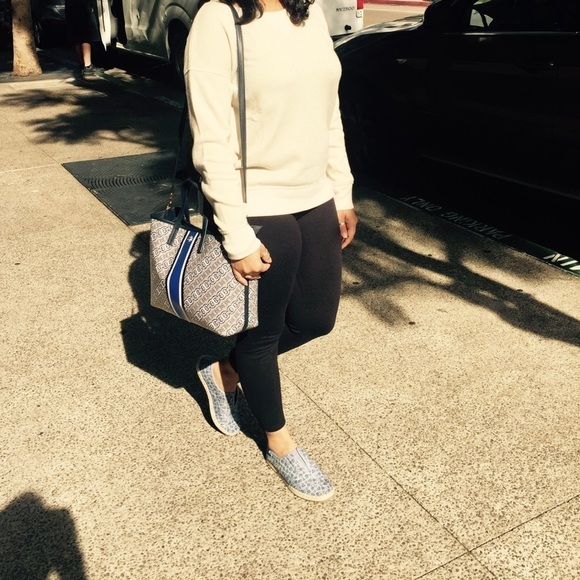 AEO offwhite & gold shimmer sweatshirt Small - Picture 1 of 4